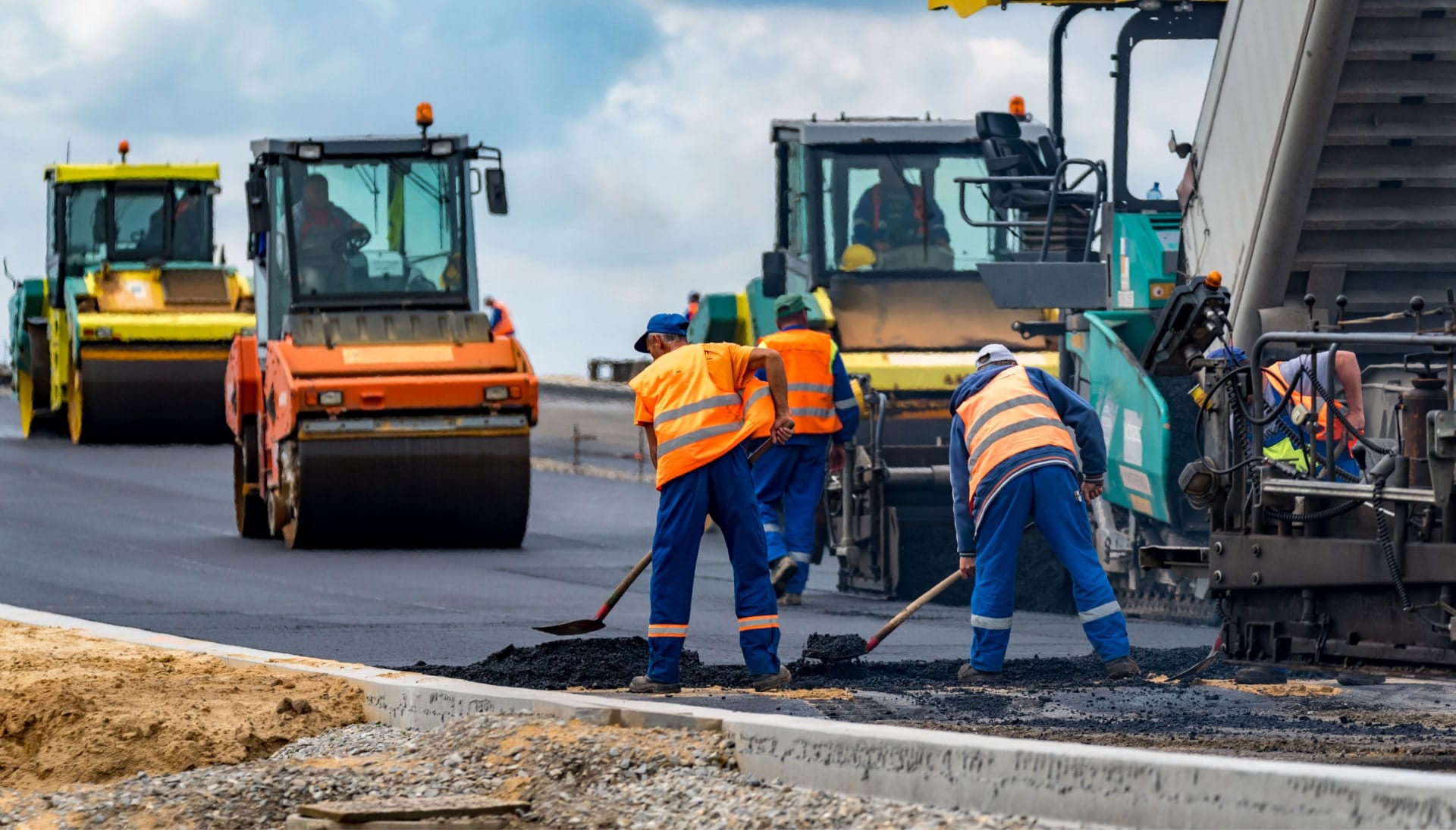 Reliable asphalt construction services in Cleveland, OH for various projects.